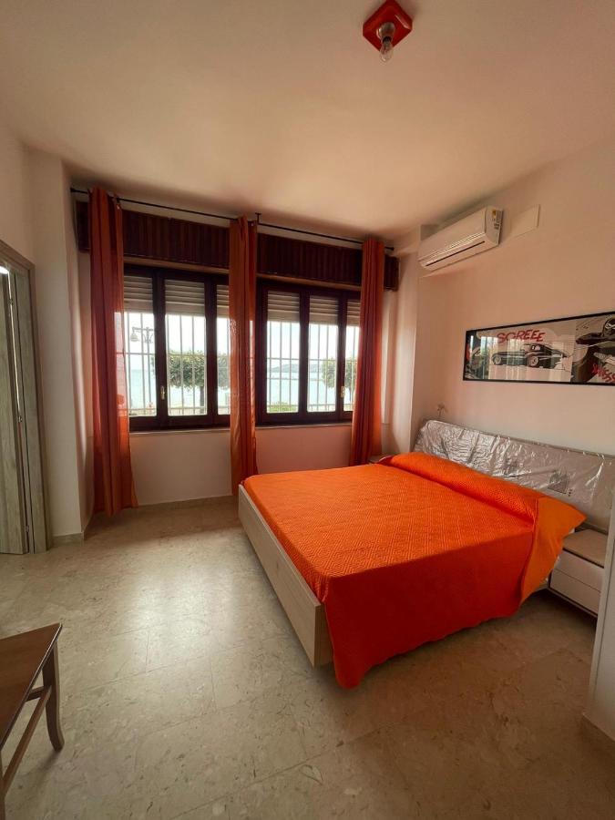 La Finestra Sul Mare B&B 克罗托内 外观 照片