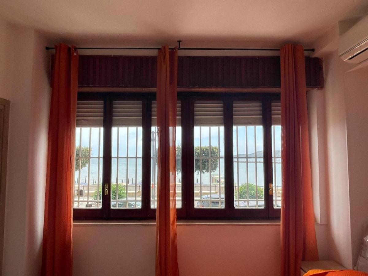 La Finestra Sul Mare B&B 克罗托内 外观 照片