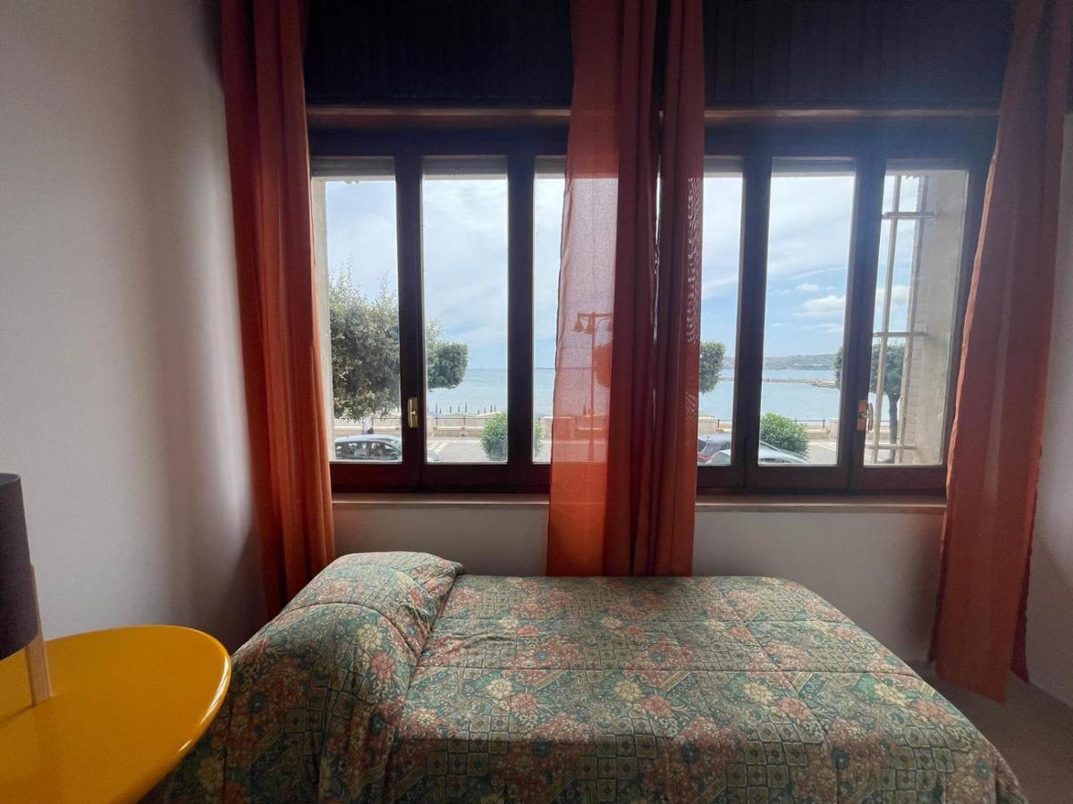 La Finestra Sul Mare B&B 克罗托内 外观 照片