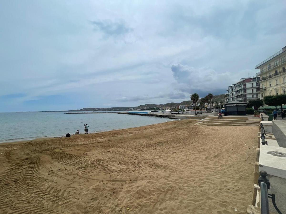 La Finestra Sul Mare B&B 克罗托内 外观 照片
